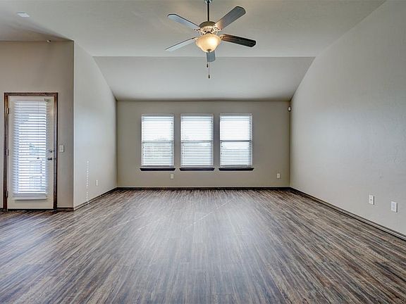 3rd image of 3121 Queenston Ave