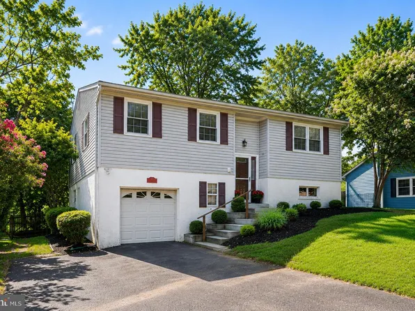 4 Hillcrest Dr, Downingtown, PA 19335