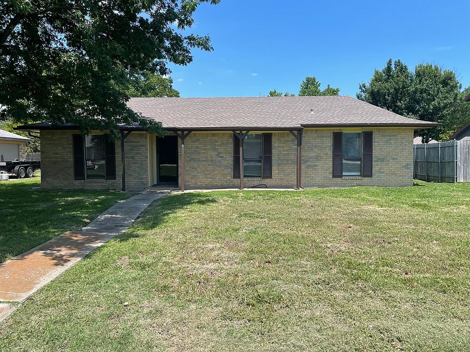 1st image of 1833 Castle Dr