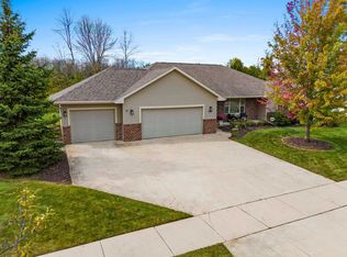 1013 Stockbury Ct, Green Bay, WI 54313