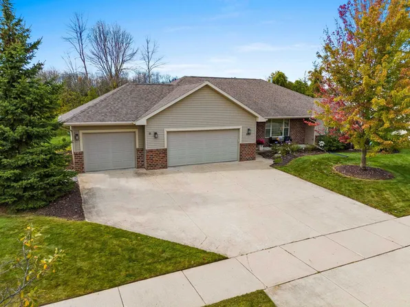 1013 Stockbury Ct, Green Bay, WI 54313