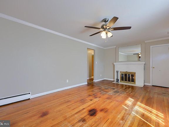 4th image of 102 E End Ave