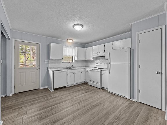 5th image of 101 Ravenwood Dr Unit C