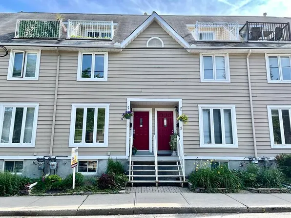 7 Bertrand St, Ottawa, ON K1M 1Y3