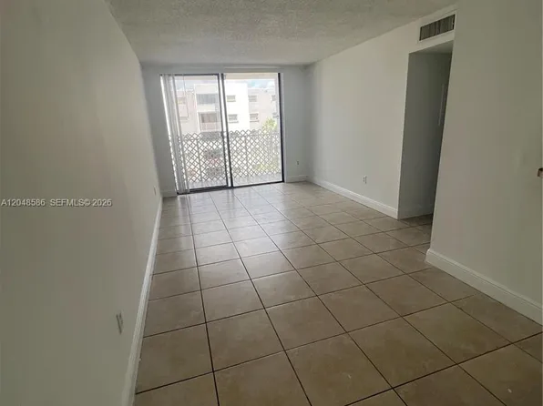 8145 NW 7th St APT 405, Miami, FL 33126