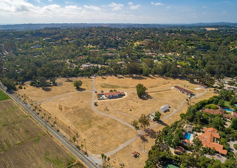 2nd image of 5844 Calzada Del Bosque