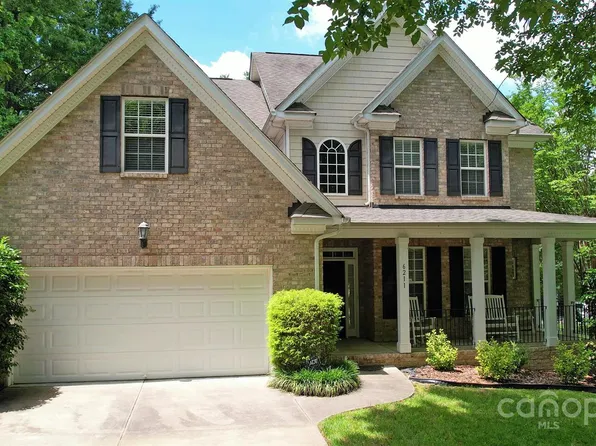 6211 Maple Cove Ln, Charlotte, NC 28269
