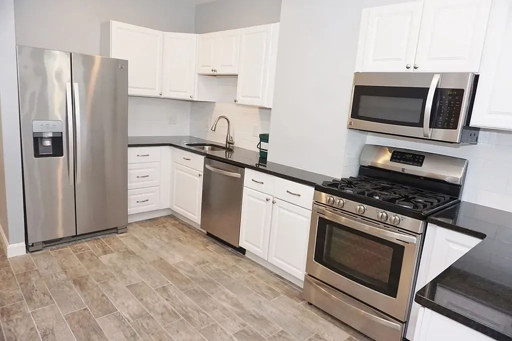 2 bed, 900 sqft, $3,650 — Photo 4