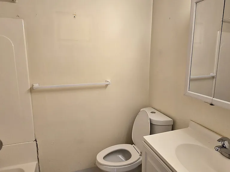 142 E Maple St #1 — Photo 10