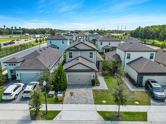 House in the middle, parking space on driveway.