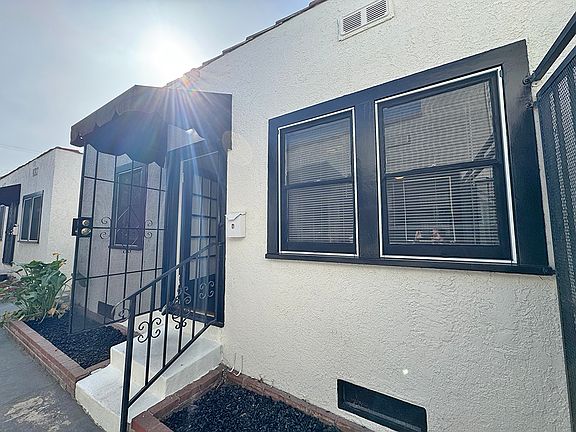 2nd image of 1048 Coronado Ave APT A