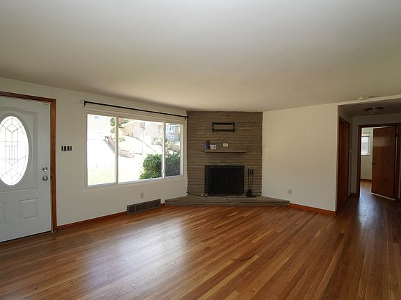 2nd image of 1092 Greentree Rd