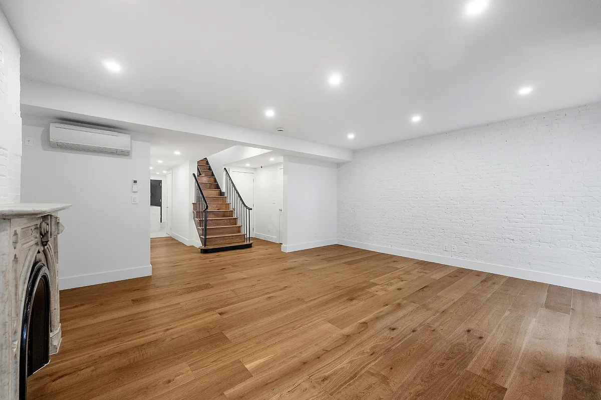 Building Photo - 233 E 60th St #1