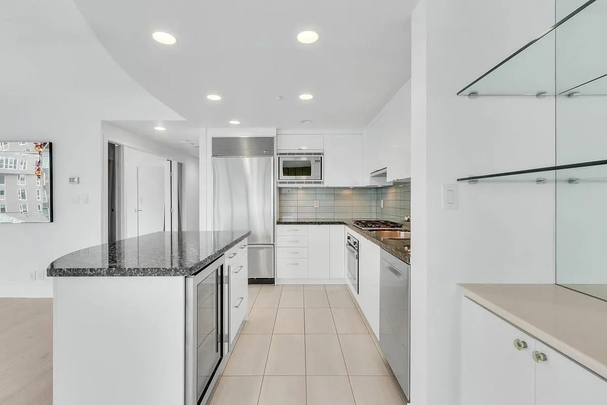 2 bed, 1500 sqft, $6,300 — Photo 4