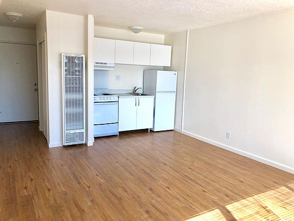 5th image of 413 Huntington Ave APT 3