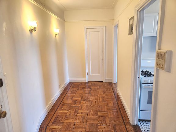 3rd image of 3900 Greystone Ave APT 32C