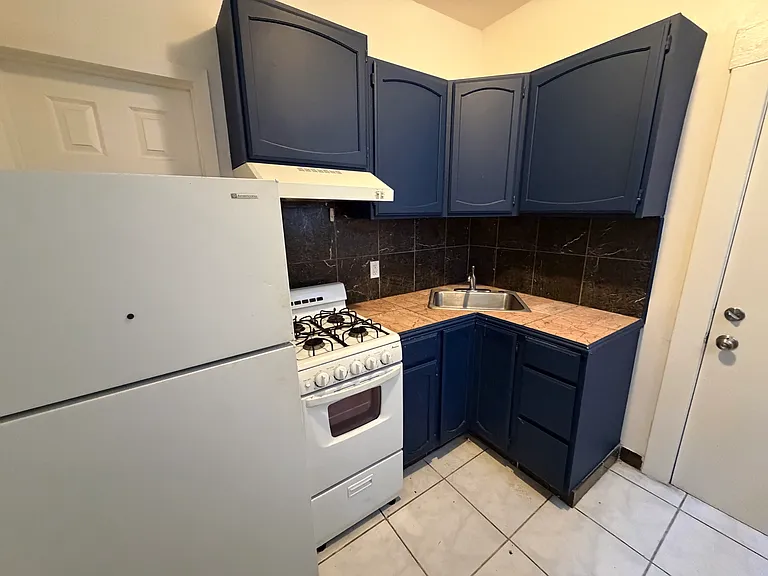 810 Taraval St #C — Photo 8