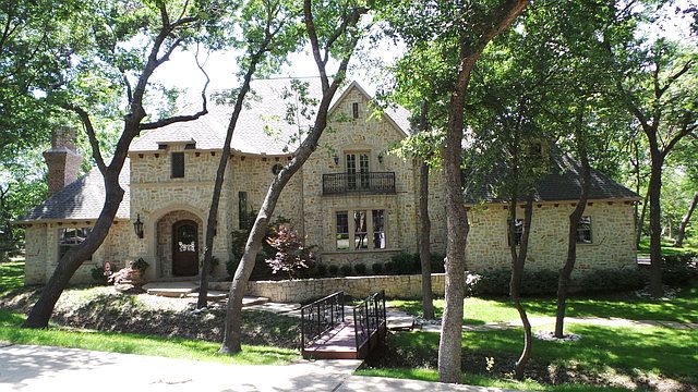 1st image of 481 Oakwood Cir
