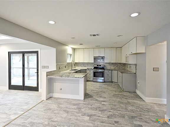 3rd image of 622 Creek Dr