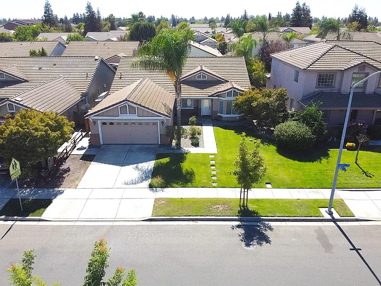 946 Sandy Way — Photo 24
