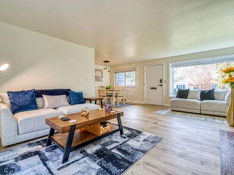 36th Ave NE — Photo 4