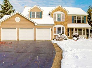 1210 Alexandra Blvd, Crystal Lake, IL 60014