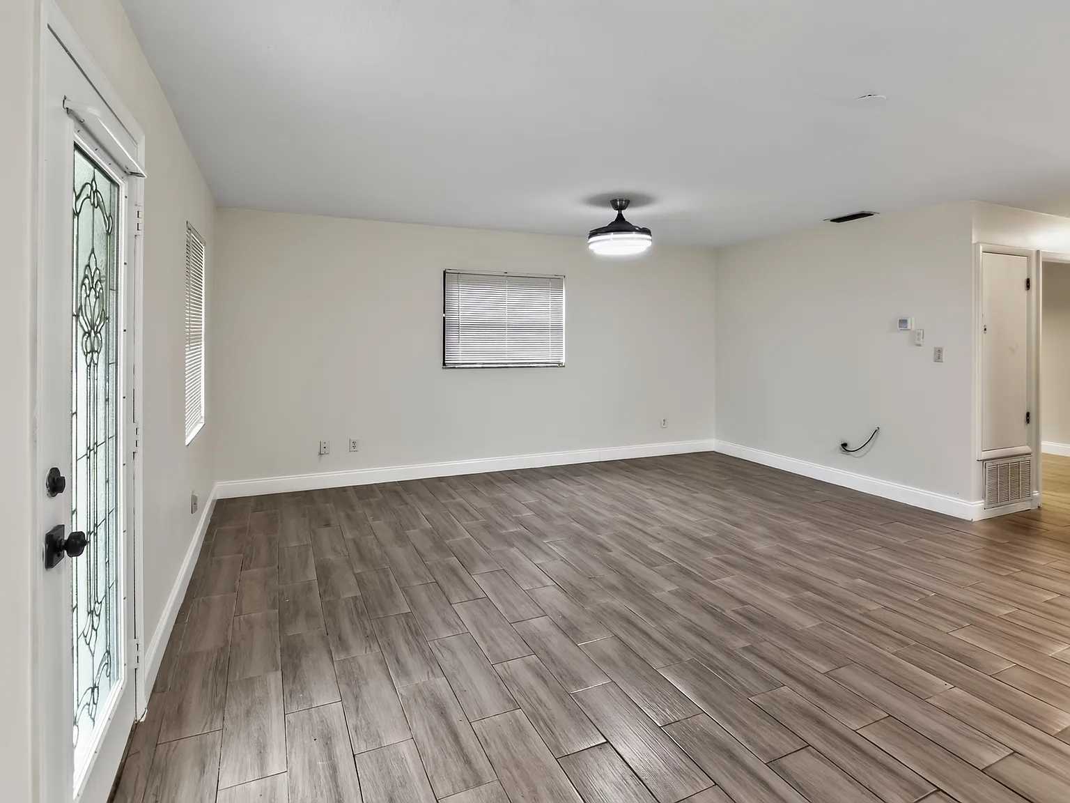 3 bed, 1050 sqft, $1,950 — Photo 4