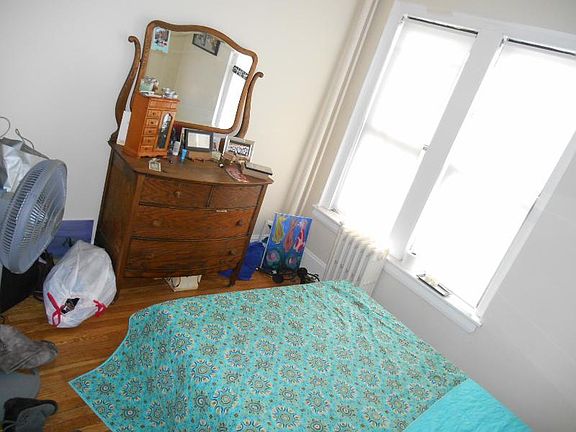 5th image of 223 Essex St #10