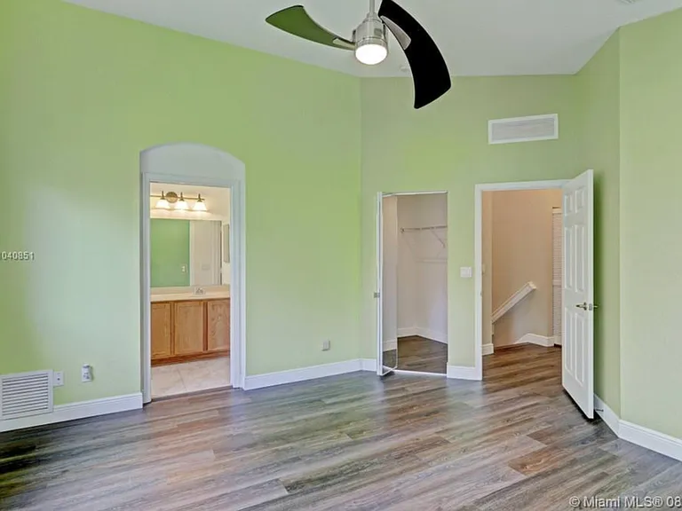 3211 Scarletta Dr — Photo 32
