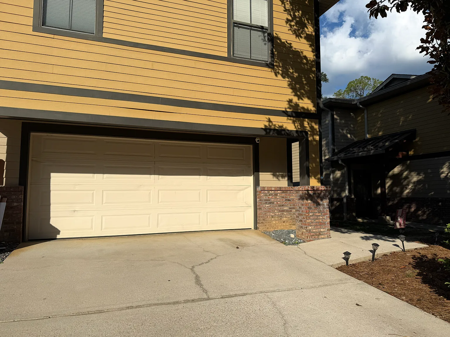 3 bed, 1275 sqft, $2,200 — Photo 2