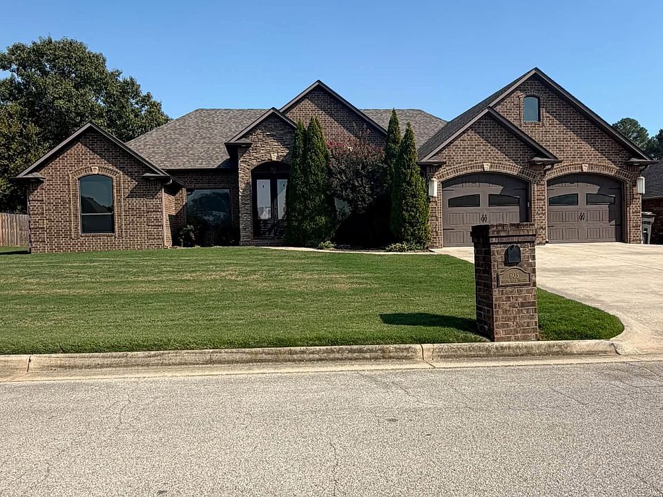 1st image of 605 S 43rd St