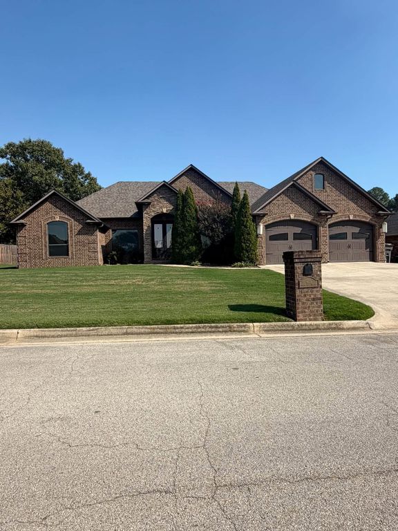 605 S 43rd St - Property Image