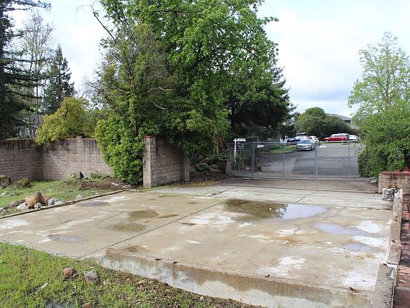 4th image of 5258 Beaumont Way