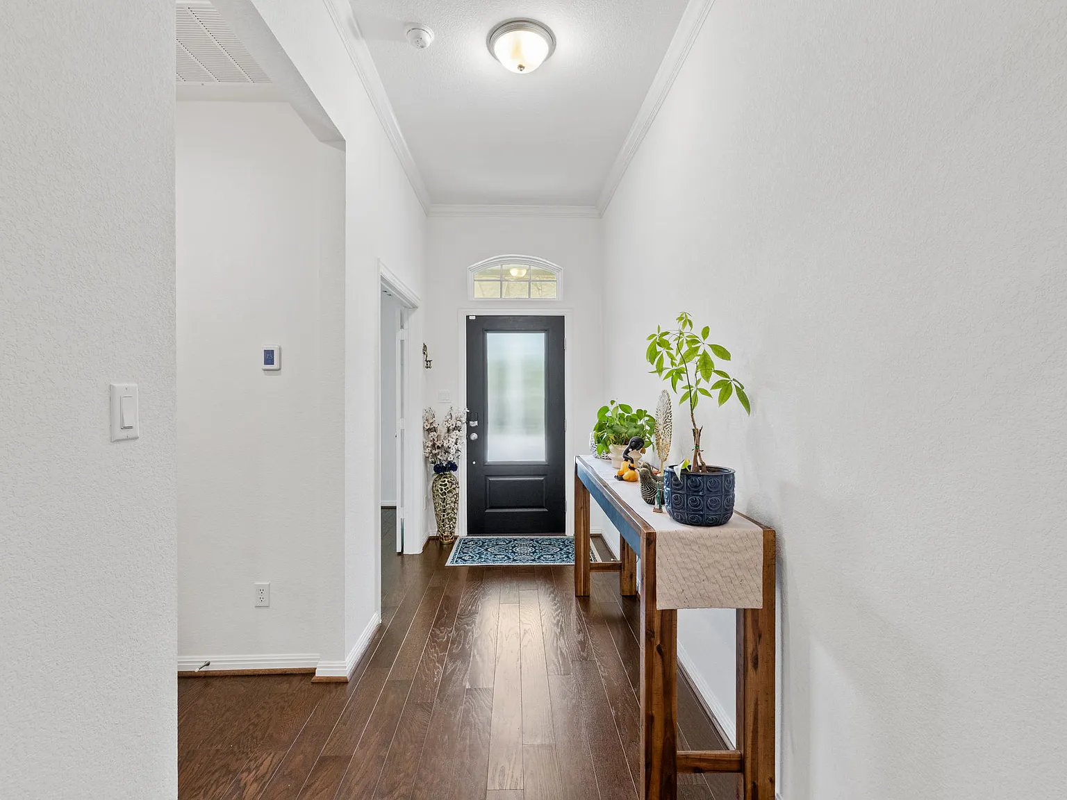3 bed, 3.5 bath, 2575 sqft, $2,600 — Photo 3