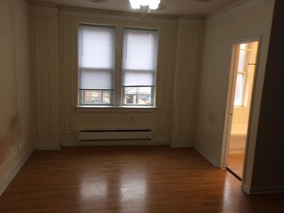 3rd image of 948 W Cuyler Ave APT 315