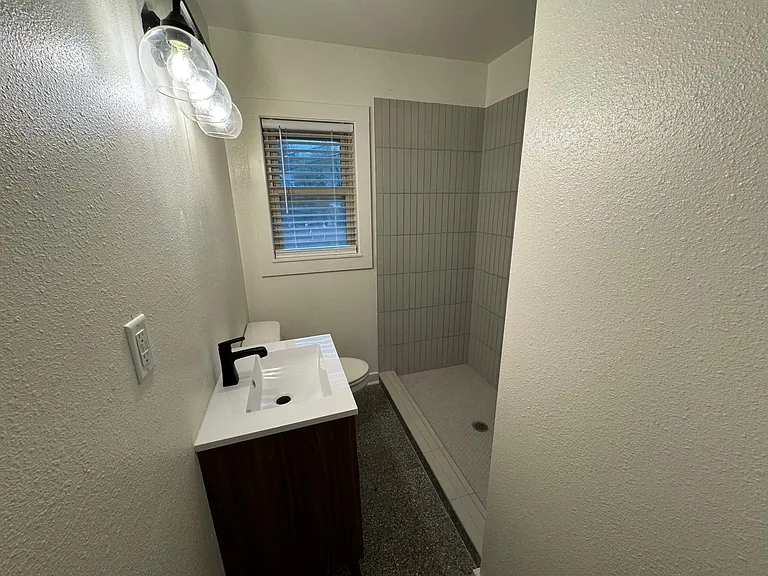 606 S Maple St — Photo 5