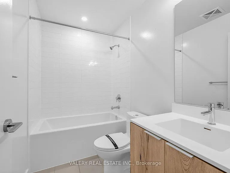 39 Niagara St #125 — Photo 19