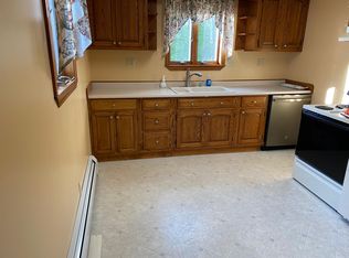 16 Grove St APT B, Millbury, MA 01527