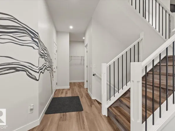 9340 226th St NW, Edmonton, AB T5T 7K9