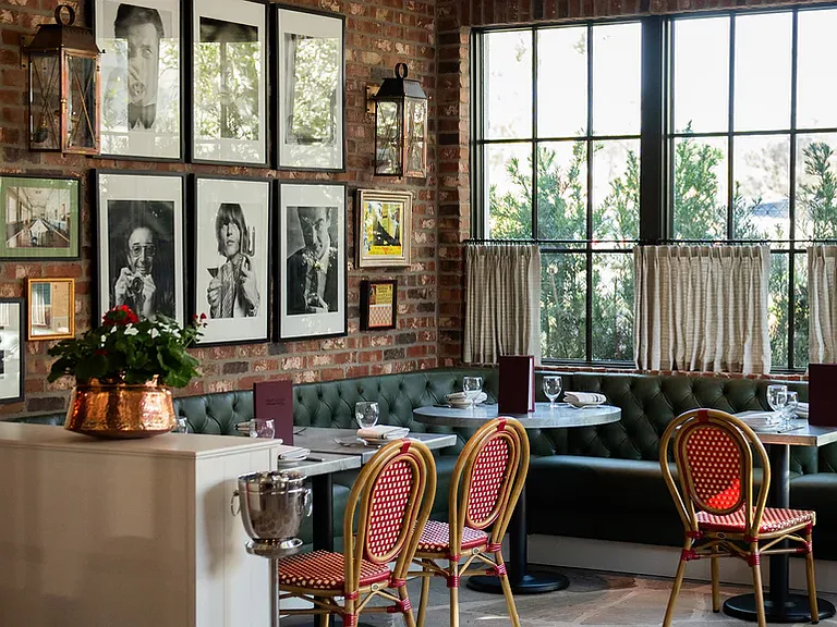 Mad Dogs and Englishmen restaurant
