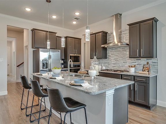 4th image of 5221 Noble Ln