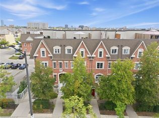 3055 Elmcreek Rd APT 19, Mississauga, ON L5B 4J9