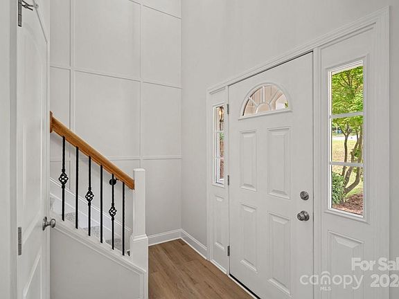 3rd image of 800 17th Avenue Dr SE