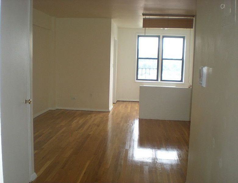 1st image of 60-74 Park Ter E