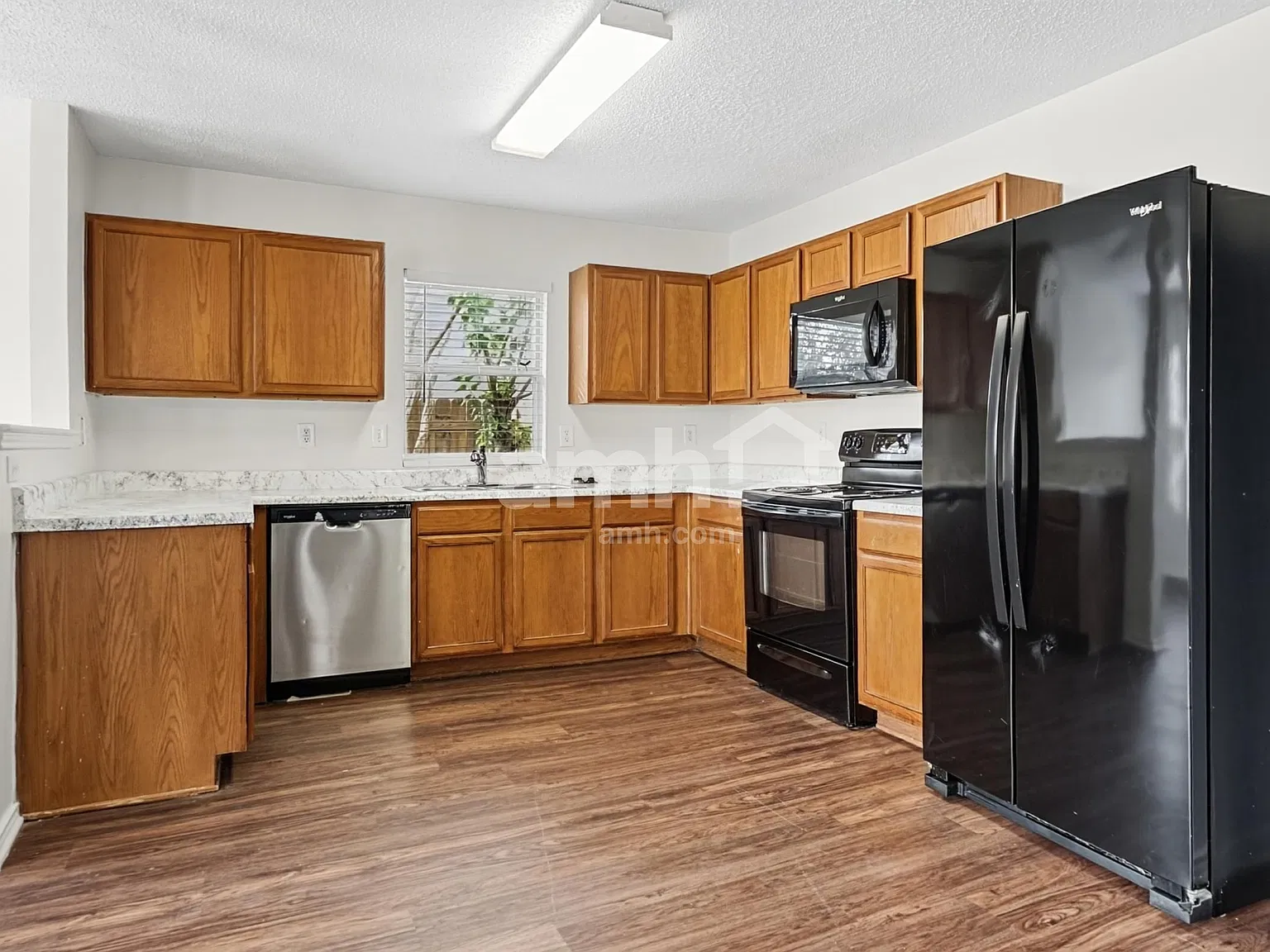4 bed, 2.0 bath, 2088 sqft, $2,395 — Photo 3