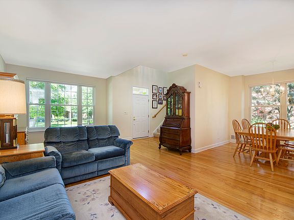 3rd image of 2721 Langley Cir