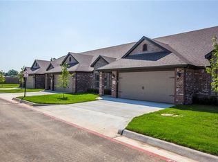 330 Commercial St, Centerton, AR 72719