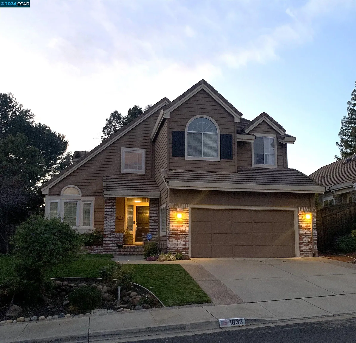 1833 Eagle Peak Ave photo 1