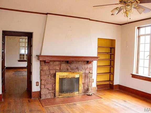 5th image of 102 S Vine St
