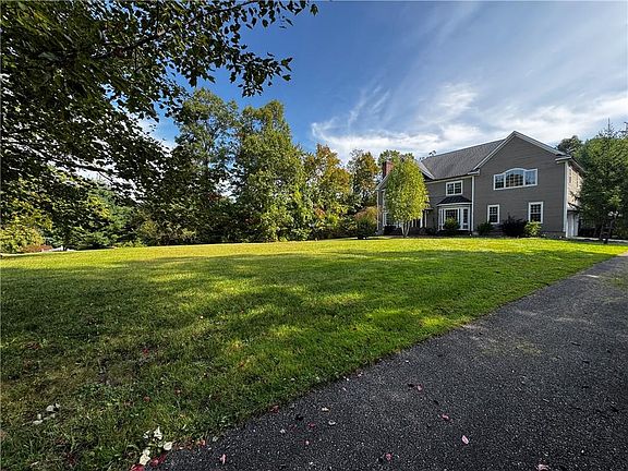 2nd image of 4 Townsend Ln
